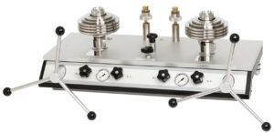LR-Cal CPB5600-DP deadweight tester/pressure balance