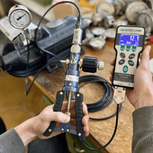 LR-Cal LPP 40 Pneumatic portable pressure test pump